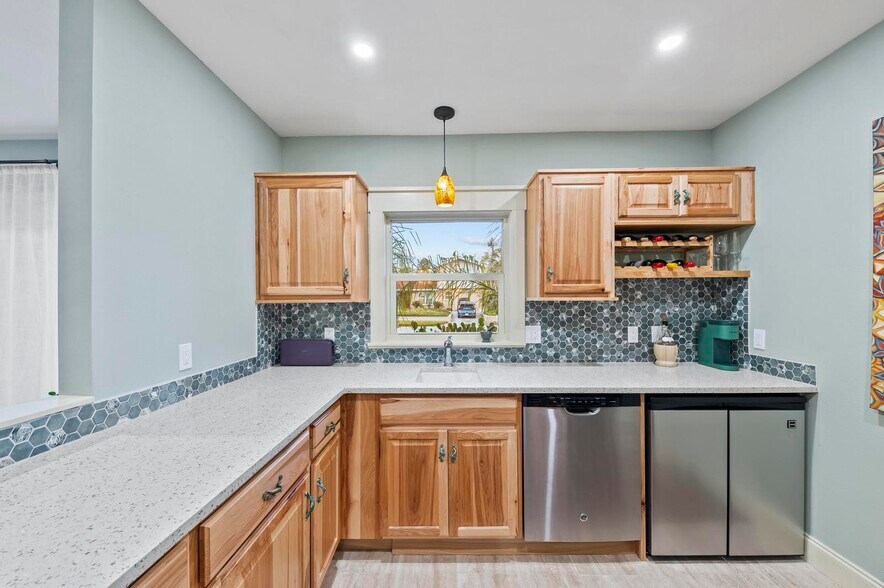 More Photos Of 941 Virginia Dr, Sarasota Specialty For Sale