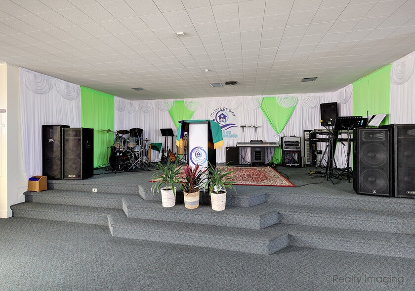 More Photos Of 1517 N 4th Ave, Kelso Religious Facility For Sale