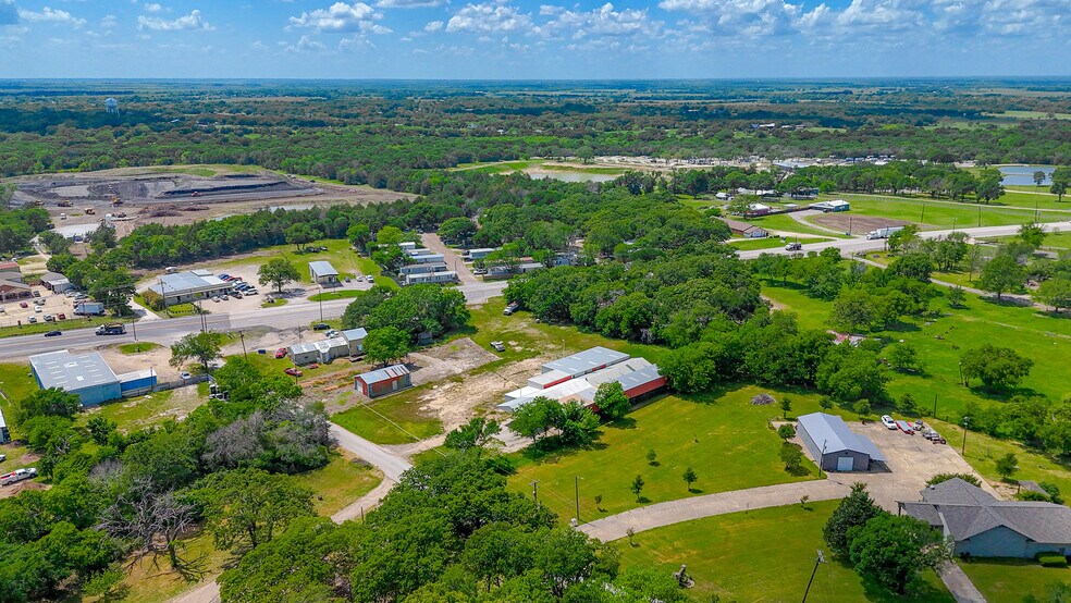 More Photos Of 932 Phife Rd, Corsicana Warehouse For Sale