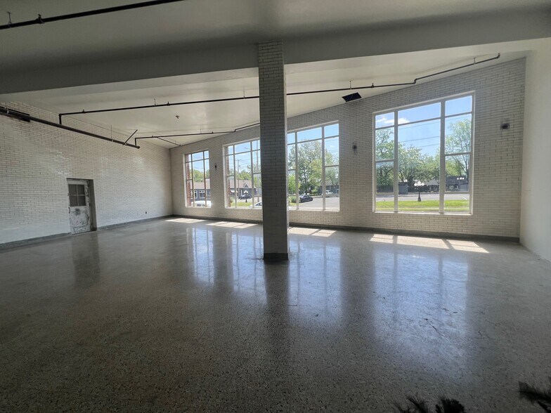 More Photos Of 3121 Broadway St, Paducah Storefront Retail Office For Sale