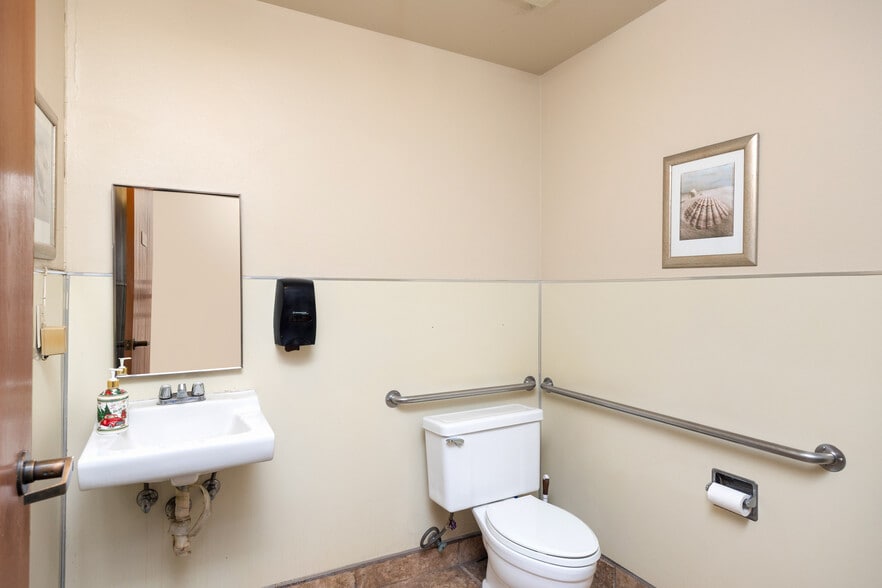 More Photos Of 9216 Bally Ct, Rancho Cucamonga Warehouse For Sale