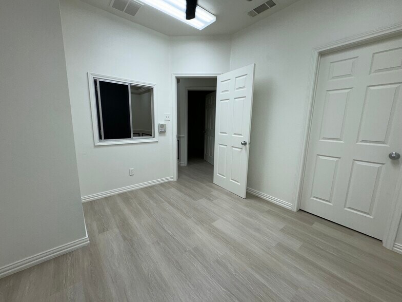 More Photos Of 3606 Marvin D Love Fwy, Dallas Medical For Lease