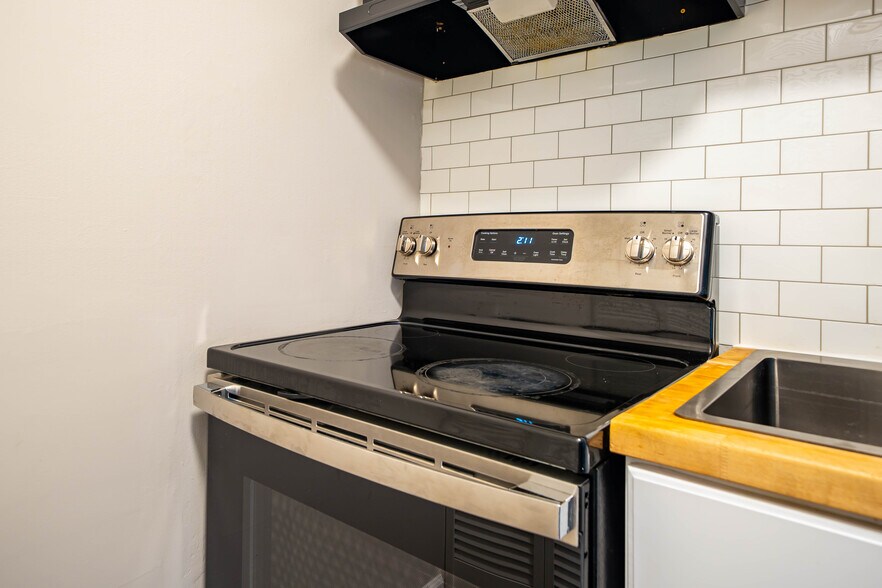 More Photos Of 5510 Beavercrest Dr, Lorain Apartments For Sale
