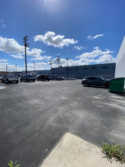 More Photos Of 2101 E 51st St, Vernon Manufacturing For Sale