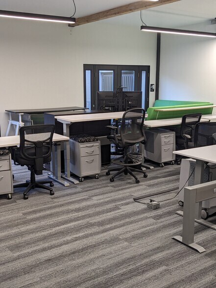 More Photos Of 77 Front St, Danville Medical For Lease