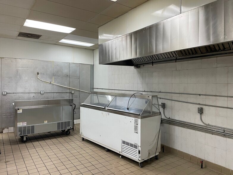 More Photos Of 133 N Main St, Lake Elsinore Storefront For Sale