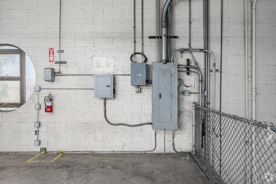 More Photos Of 5801 S Alameda St, Los Angeles Manufacturing For Sale