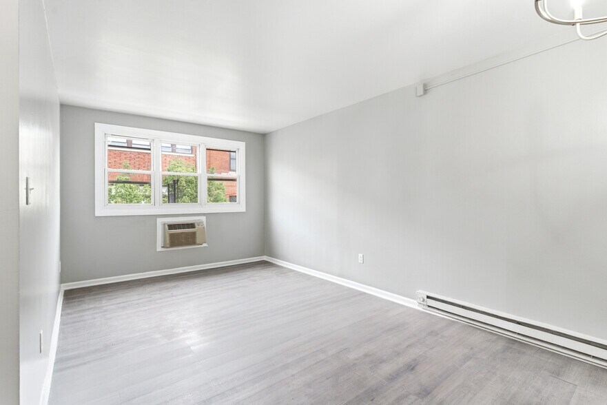 More Photos Of 99 Pulaski St, Newark Apartments For Sale