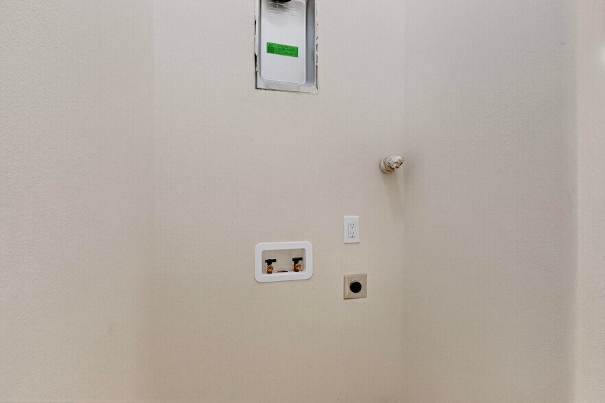 More Photos Of 9368 Valley View Dr NW, Albuquerque Apartments For Sale