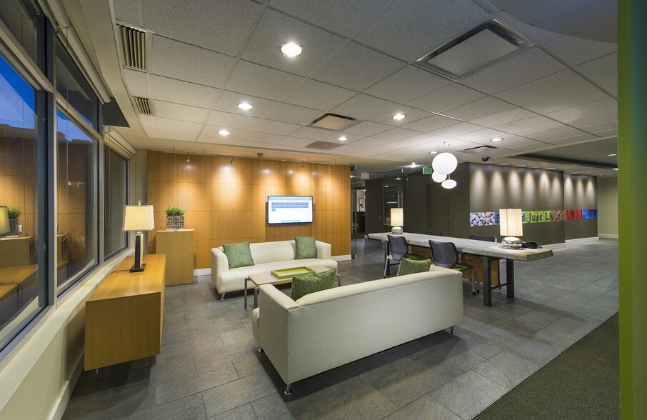 More Photos Of 989 112th Ave NE, Bellevue Apartments For Lease