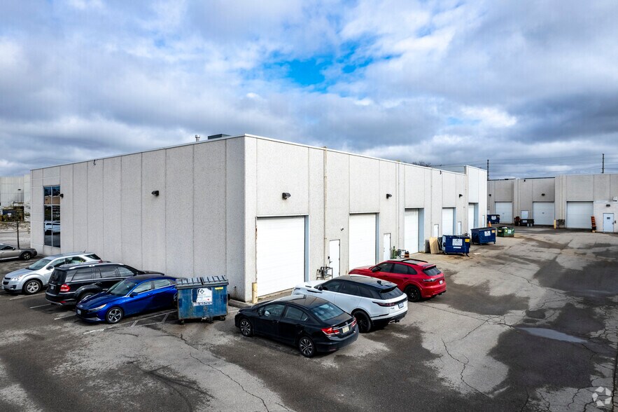 More Photos Of 8888 Keele St, Concord Warehouse For Lease