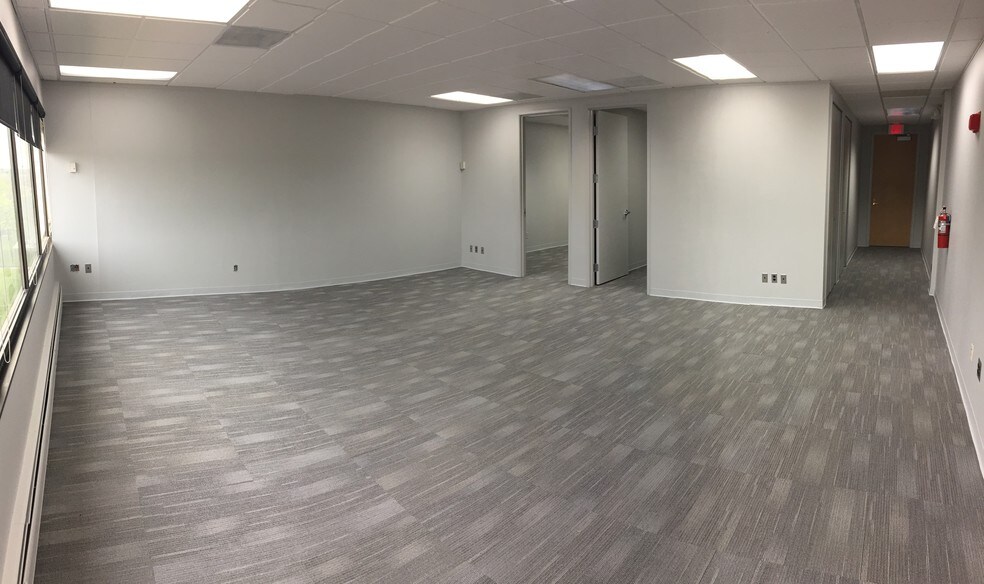 More Photos Of 550 Stephenson Hwy, Troy Office For Lease
