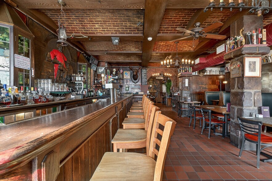 More Photos Of 671-673 Broadway, Bayonne Bar For Sale