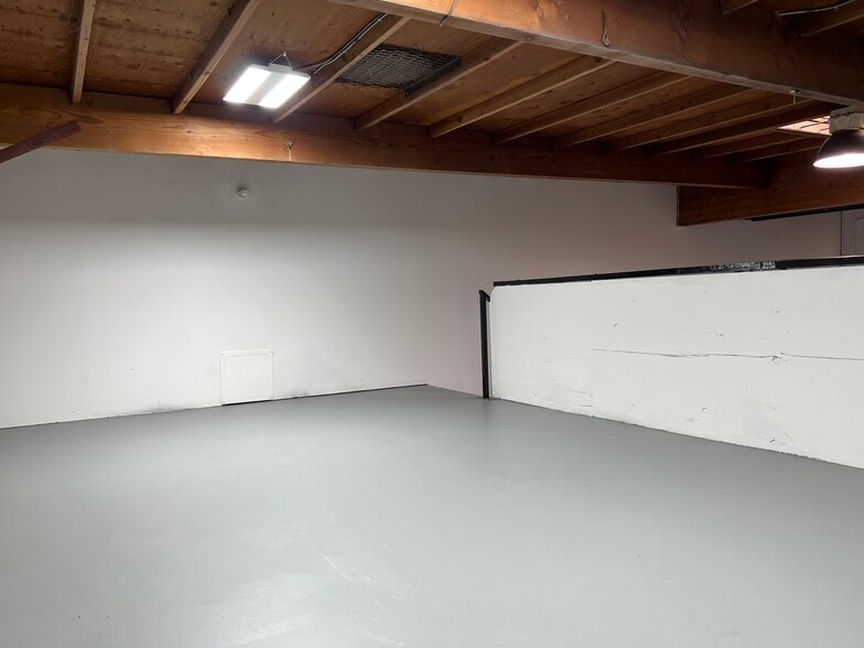 More Photos Of 2057 Goodyear Ave, Ventura Manufacturing For Sale