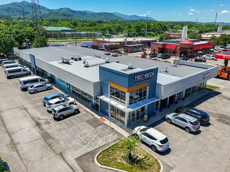 More Photos Of 1300-1338 W Main St, Salem Unknown For Lease