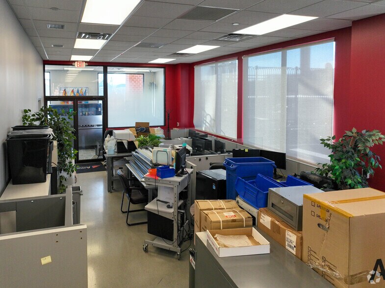 More Photos Of 35 E Blancke St, Linden Medical For Lease