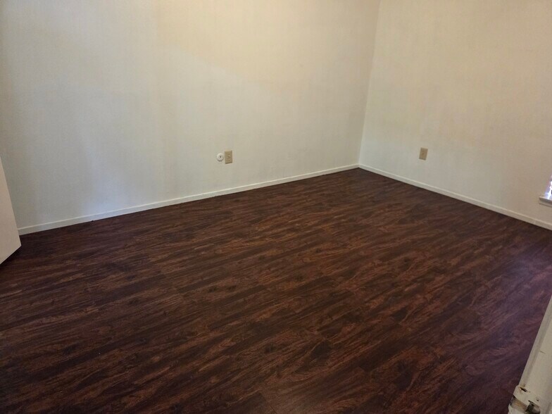 More Photos Of 657 W 4th St, Yorktown Apartments For Sale