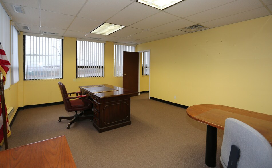 More Photos Of 175-01 Rockaway Blvd, Jamaica Office For Lease
