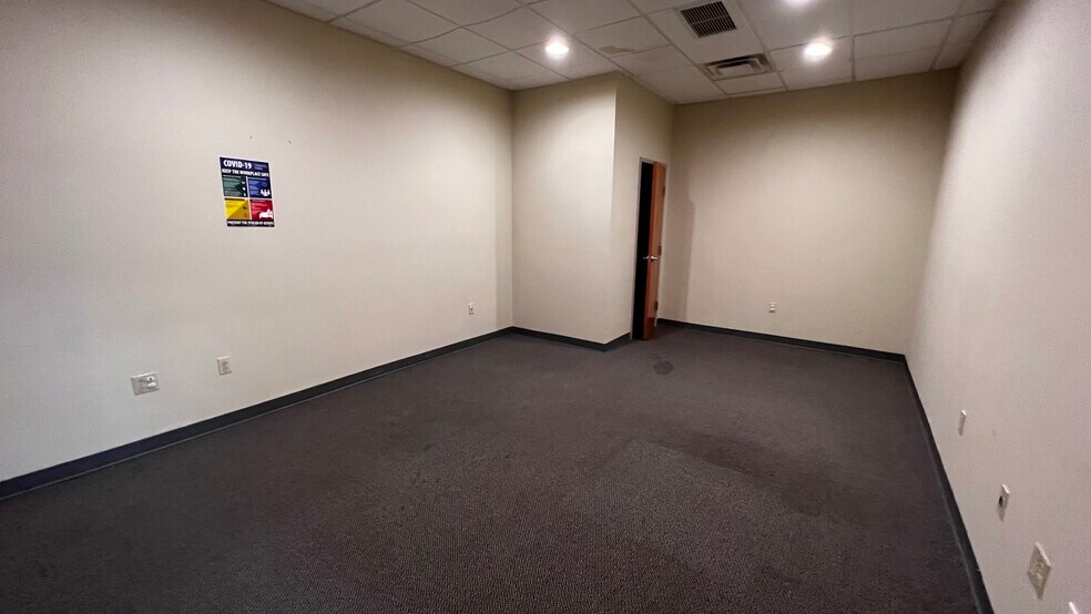 More Photos Of 2100 Ferry St, Easton Medical For Lease