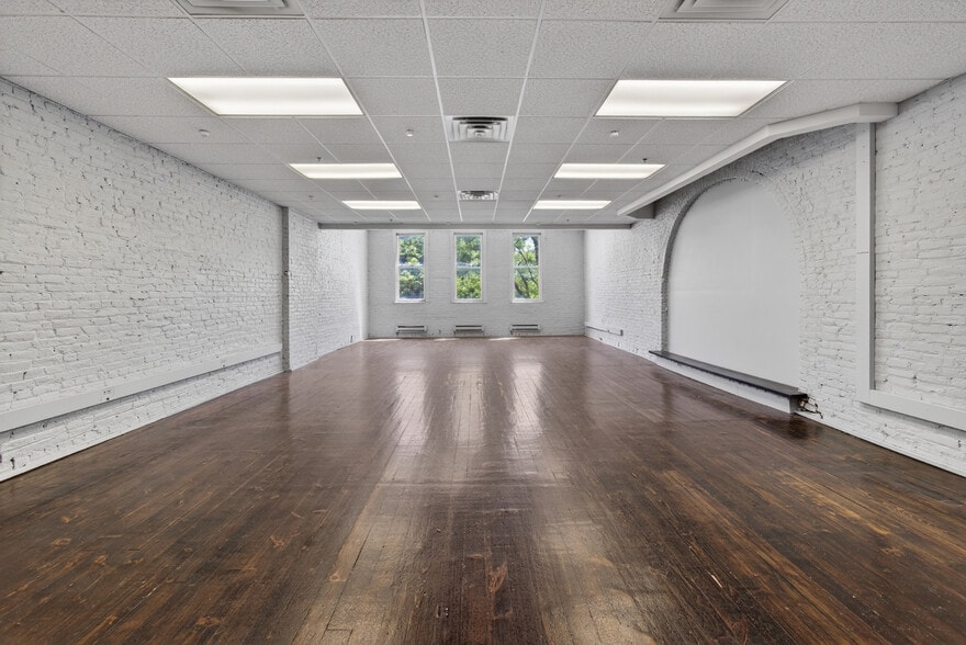 More Photos Of 327-329 W Fayette St, Syracuse Loft Creative Space For Lease