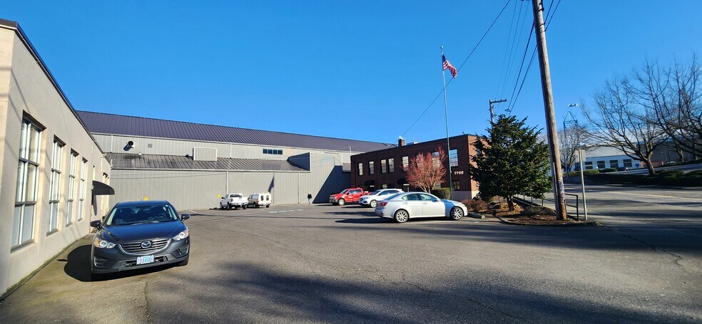 More Photos Of 2765-2775 NW Nicolai St, Portland Warehouse For Lease
