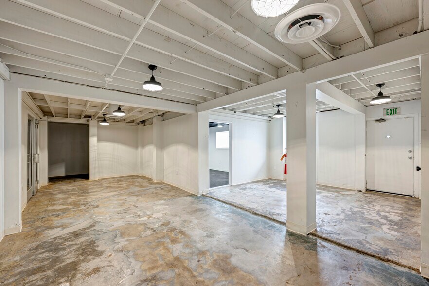 More Photos Of 10206 Georgibelle Dr, Houston Warehouse For Lease