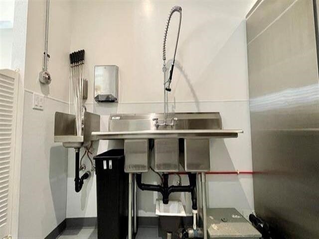 More Photos Of 620 E Sierra Ave, Portola Restaurant For Sale