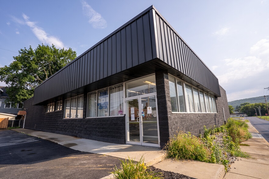 More Photos Of 133 E Main St, Frankfort Storefront For Sale