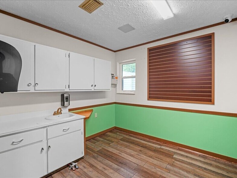 More Photos Of 1452 Bellaire Ln NE, Palm Bay Freestanding For Sale