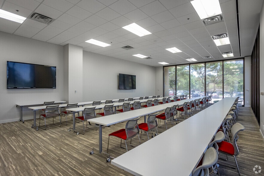 More Photos Of 4201 Spring Valley Rd, Dallas Office For Lease