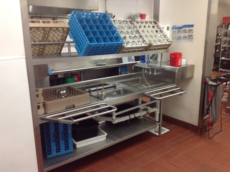 More Photos Of 74 Turnpike Sq, Milford Restaurant For Lease