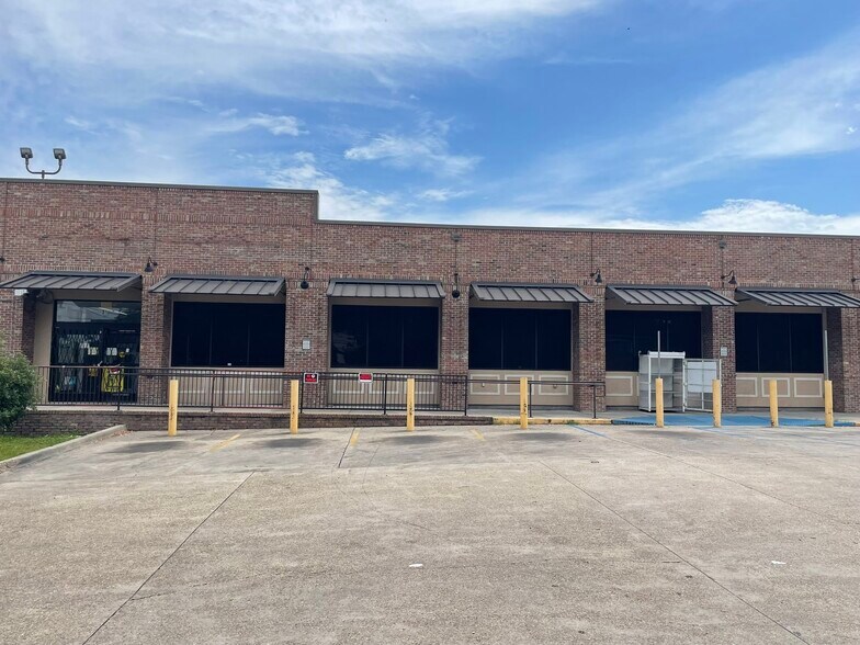 More Photos Of 230 N Broad St, New Orleans Freestanding For Lease