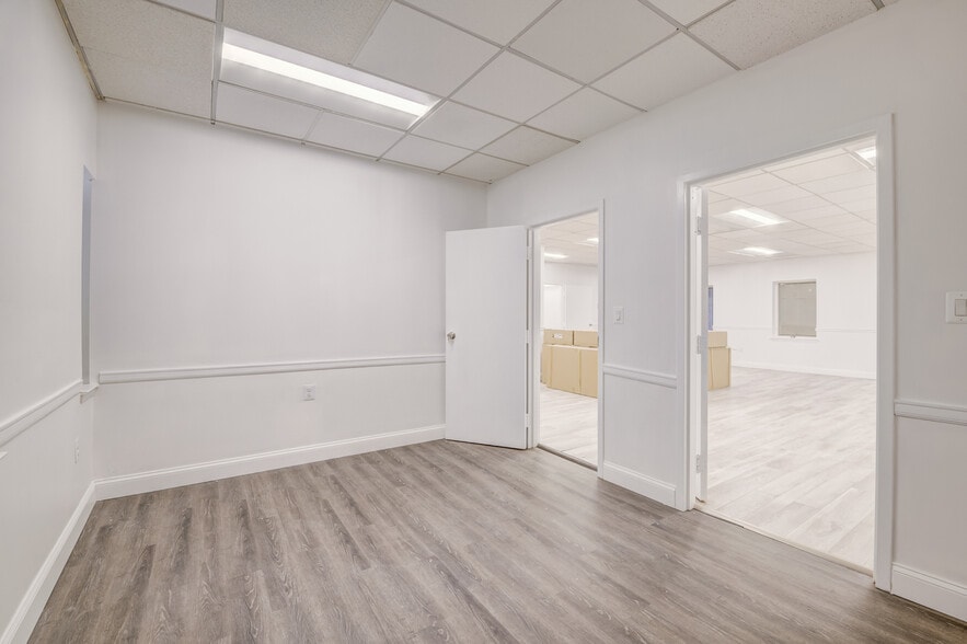 More Photos Of 4609 Pinecrest Office Park Dr, Alexandria Medical For Sale