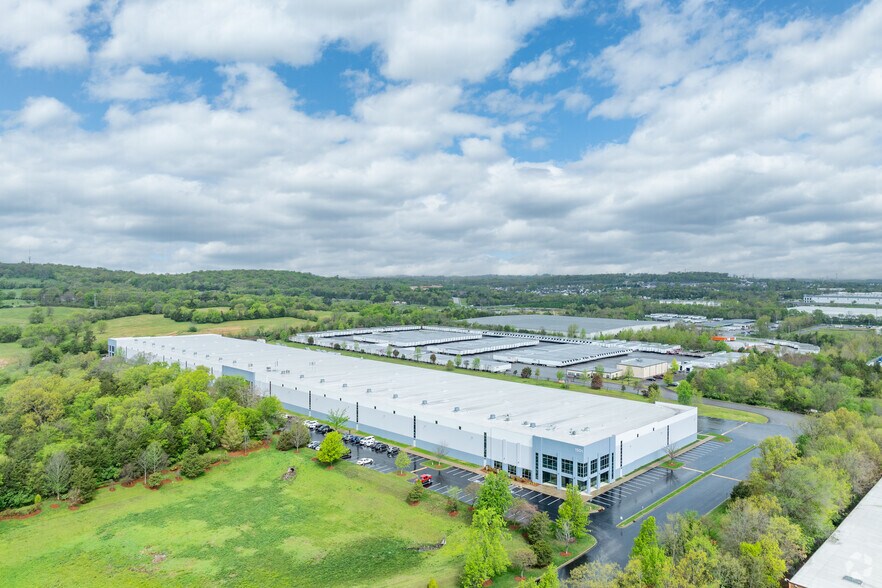 More Photos Of 1501 Corporate Pl, La Vergne Distribution For Lease