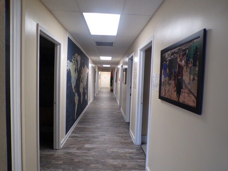 More Photos Of 7619-7621 E 46th Pl, Tulsa Showroom For Sale