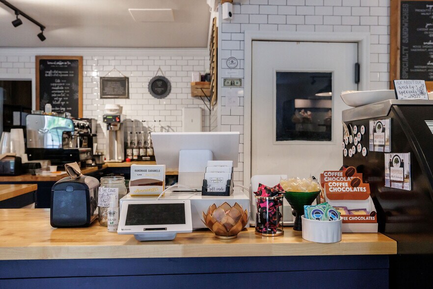 More Photos Of 139 S Main St, Sheffield Freestanding For Sale