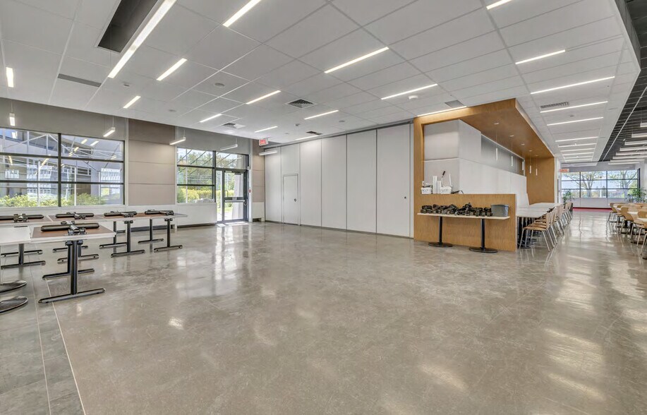 More Photos Of 6300 Boul Guillaume Couture, Lévis Office For Lease
