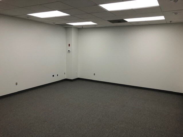 More Photos Of 45 Connair Rd, Orange Light Manufacturing For Lease