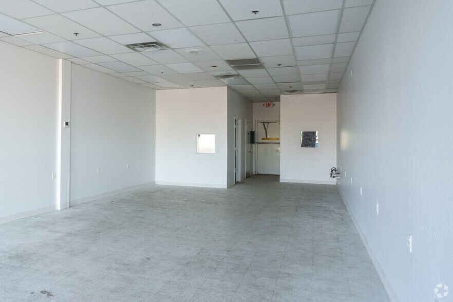 More Photos Of 9620 N Metro Pky W, Phoenix General Retail For Sale