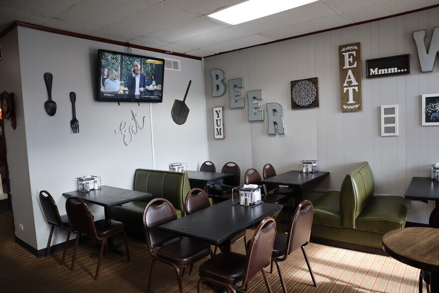 More Photos Of 125 S Main St, Burlington Restaurant For Lease