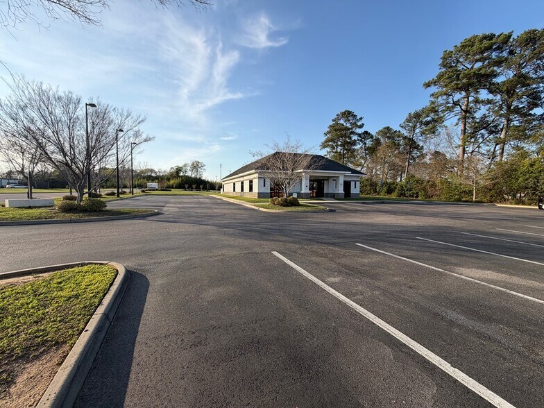 More Photos Of 200 Medical Care Way, Dothan Medical For Lease