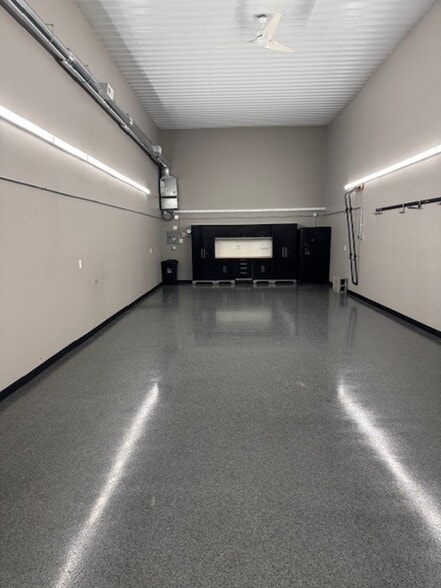 More Photos Of 630 Sumpter St, Fort Wayne Self Storage For Lease