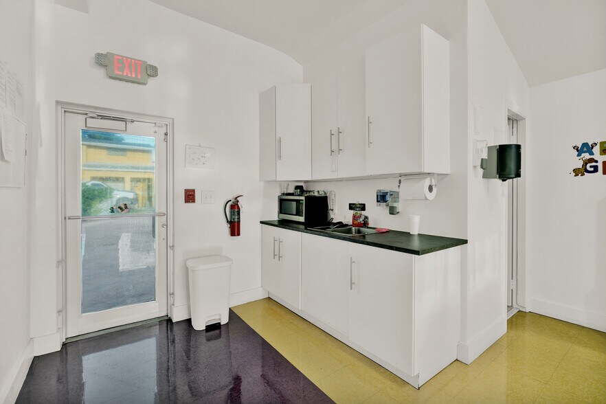More Photos Of 2316 S Red Rd, Miami Medical For Sale
