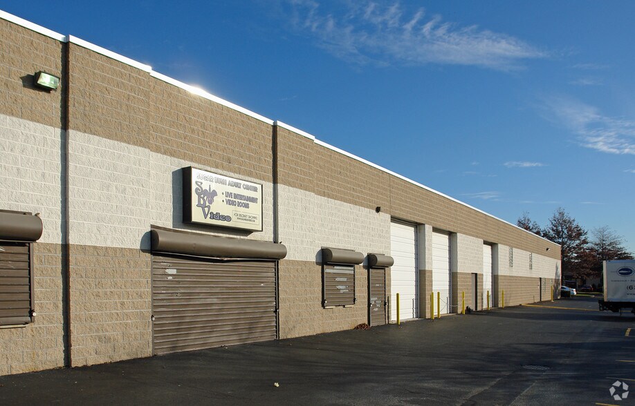 More Photos Of 290 Knickerbocker Ave, Bohemia Warehouse For Lease