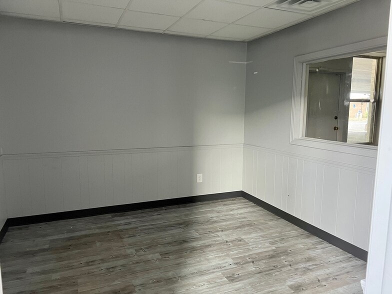 More Photos Of 5500 Market St, Youngstown Office For Sale