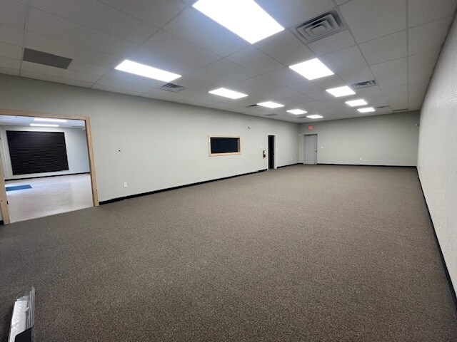 More Photos Of 12213 University Ave, Lubbock Showroom For Lease