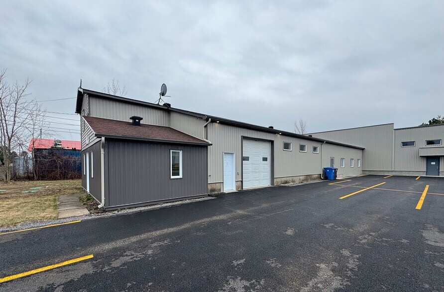 More Photos Of 101 Rue Des Ateliers, Lavaltrie Industrial For Lease