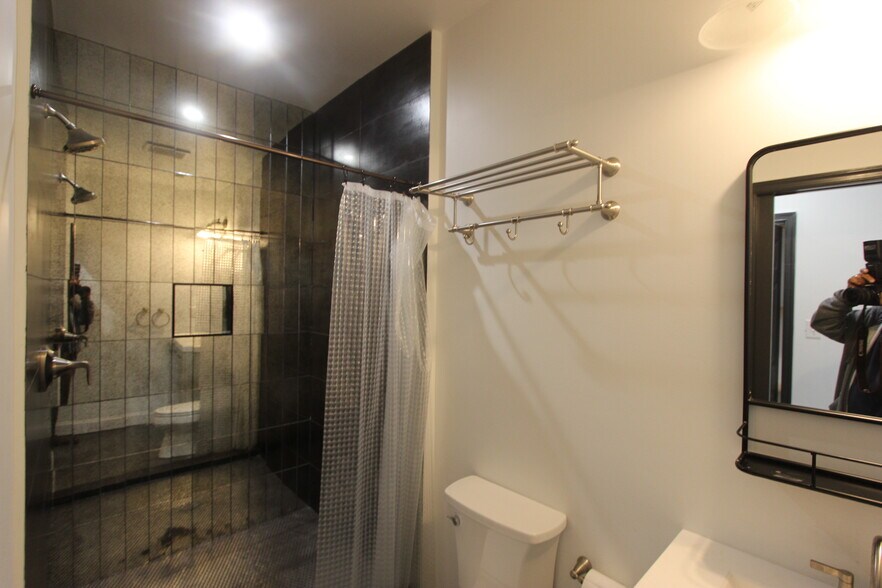 More Photos Of 1802 11th St NW, Washington Office For Lease