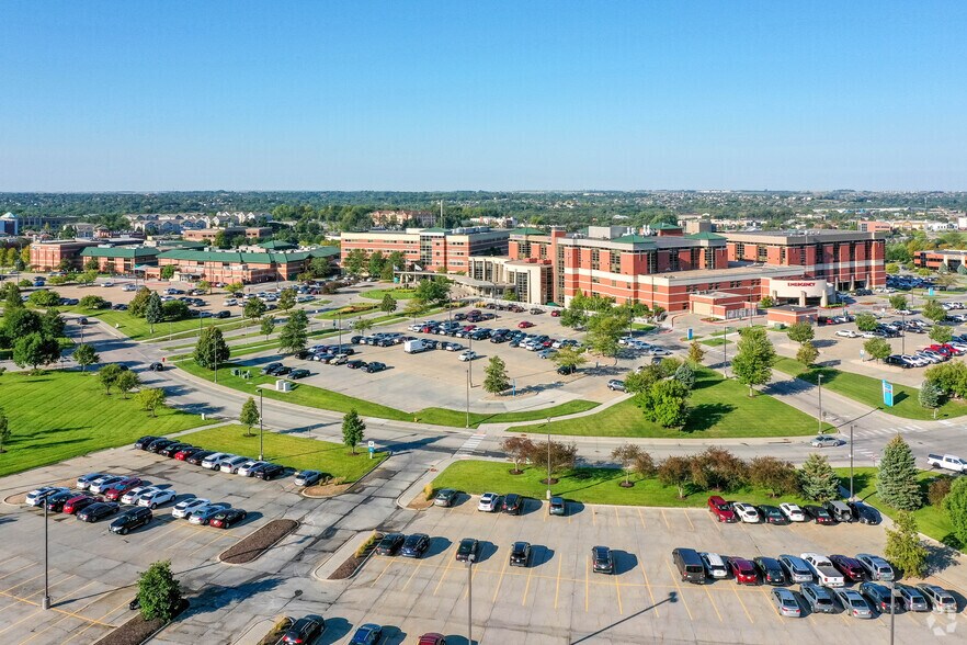 More Photos Of 16909 Lakeside Hills Ct, Omaha Medical For Lease