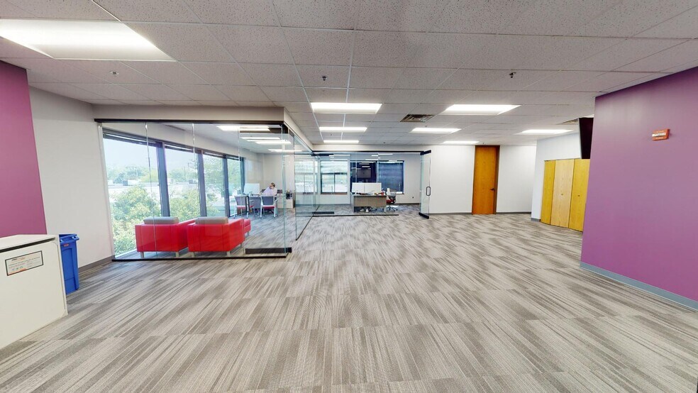 More Photos Of 120-160 W Center Ct, Schaumburg Office For Lease